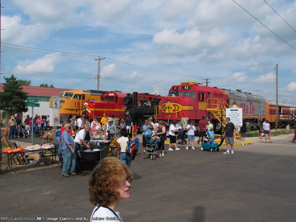 ATSF 92, IC 201, GB&W 2407, UP 18 + MILW 1307